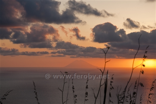 Tramonto con Stromboli